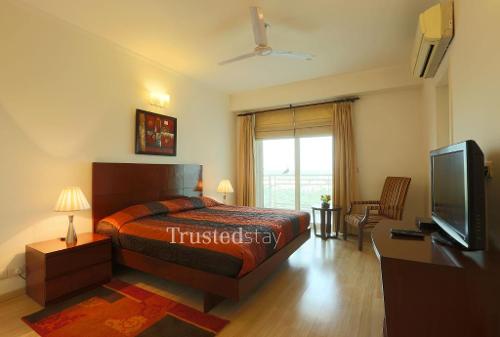 Master Bed Room | Trustedstay Service Apartments in  Gurgaon